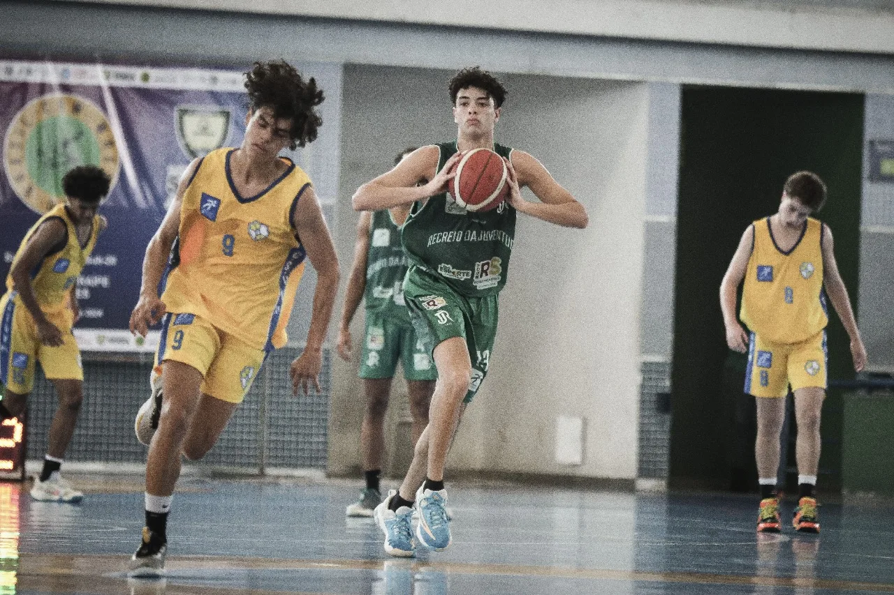 Equipe gaúcha recebe doações durante o Brasileiro de Basquete em Jacaraípe