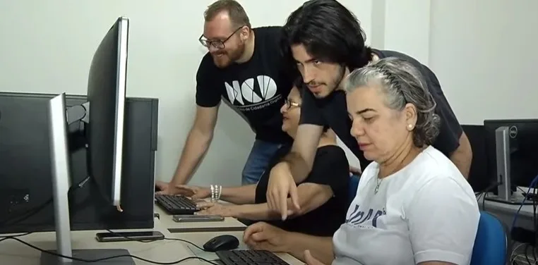 Terceira Idade conectada: uso de internet por idosos no ES cresce 60% em 7 anos