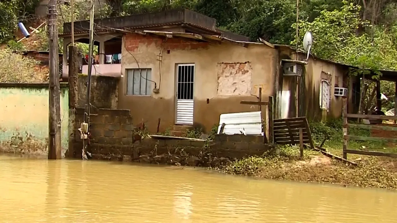 VÍDEO | Chuva: mesmo com trégua, Viana ainda registra alagamentos