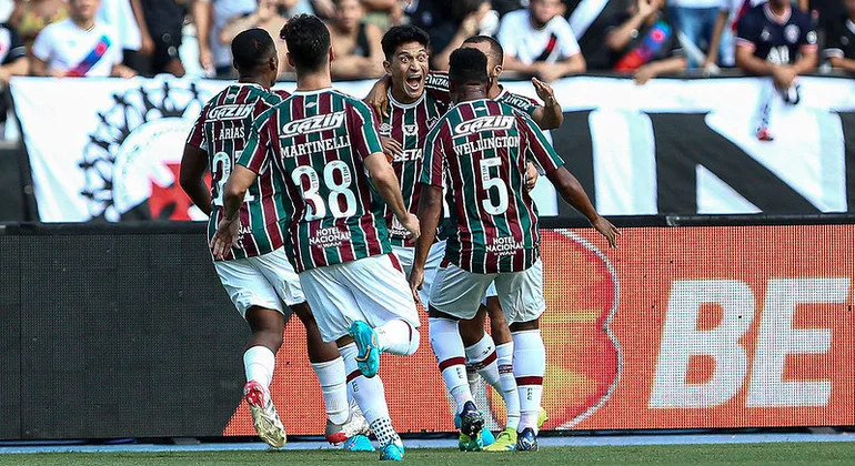 Cano marca, Fluminense vence o Vasco e segue na liderança do Cariocão