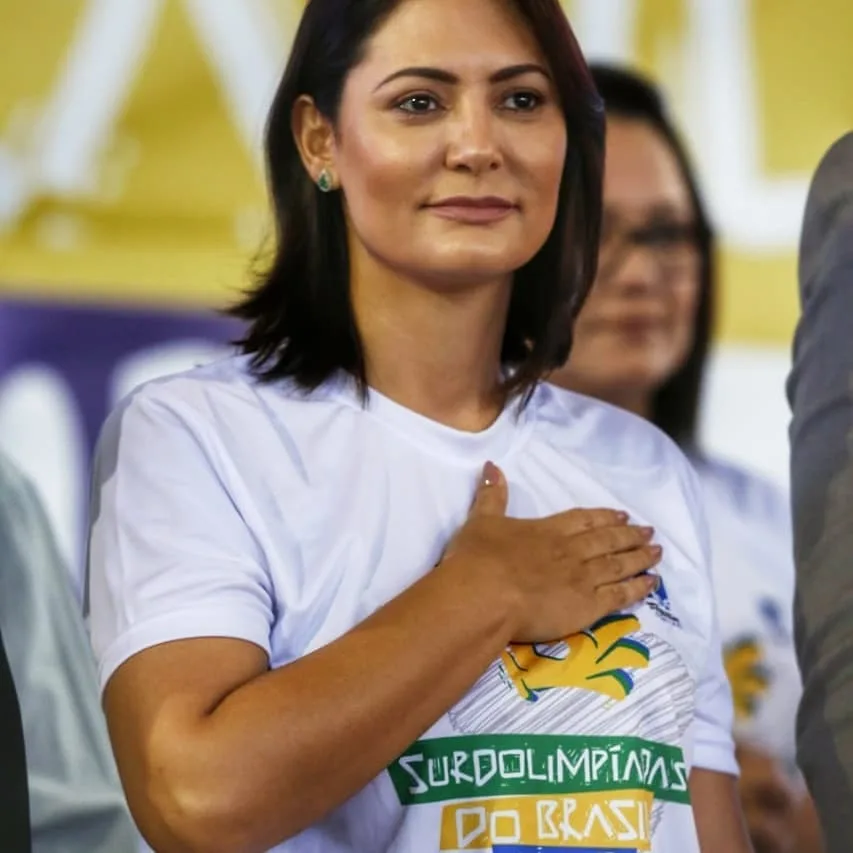 Michelle Bolsonaro passa por cirurgia para trocar silicone; entenda o motivo!