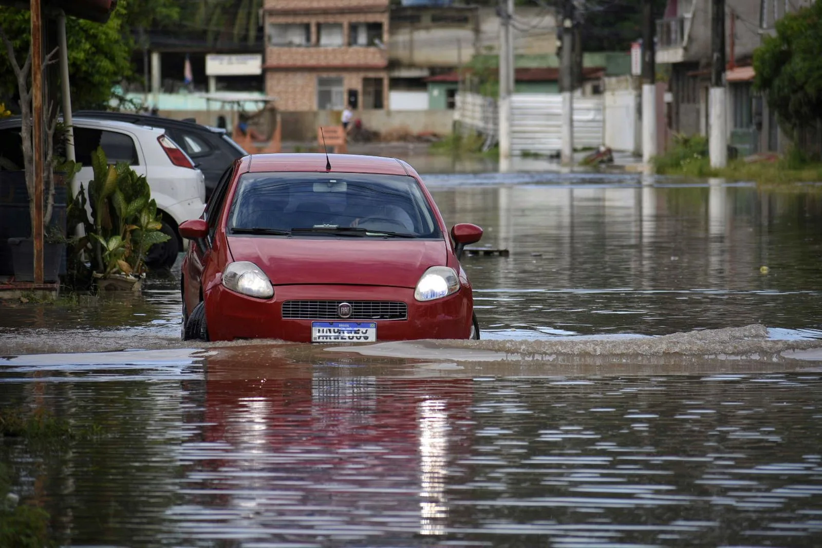 FOTOS | Após noite de temporal, Cobilândia amanhece debaixo d'água