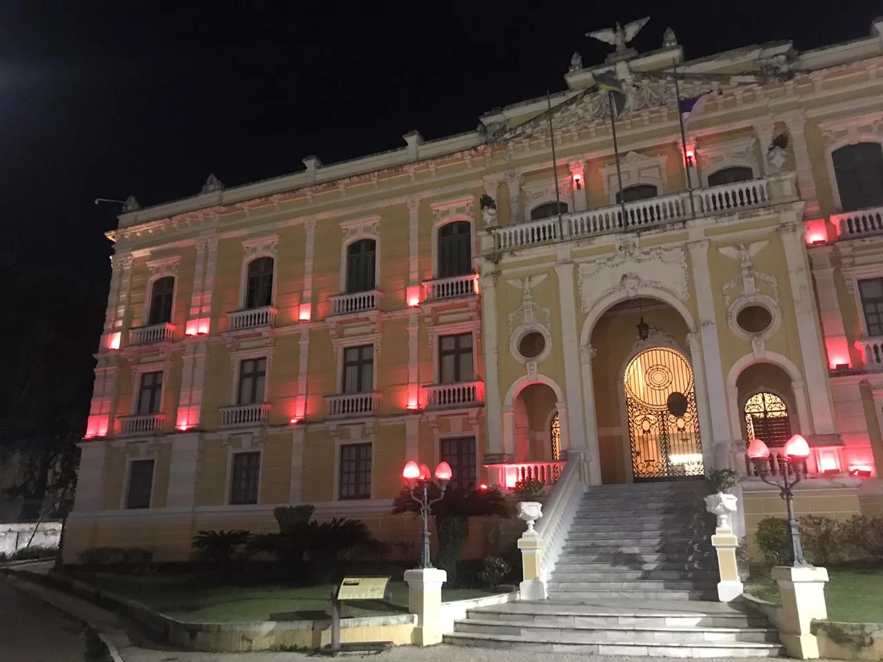 Monumentos capixabas ganham cor rosa para alertar sobre câncer de mama