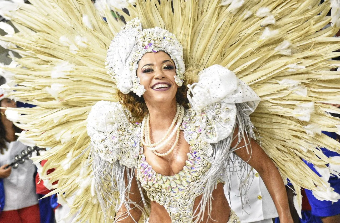 Escolas do Grupo B fecham Carnaval de Vitória com muita beleza e animação