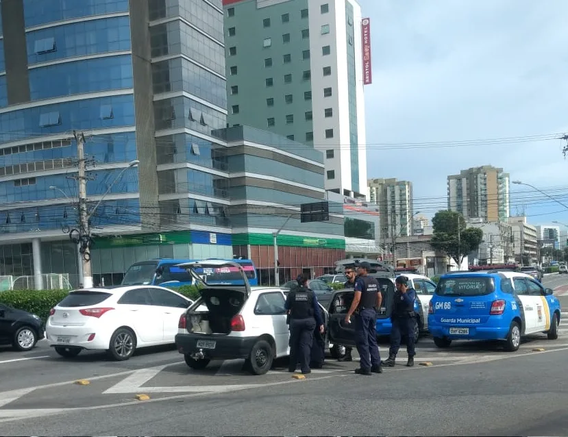 Homem é flagrado com carro clonado em Vitória e diz que comprou veículo por R$ 1.500