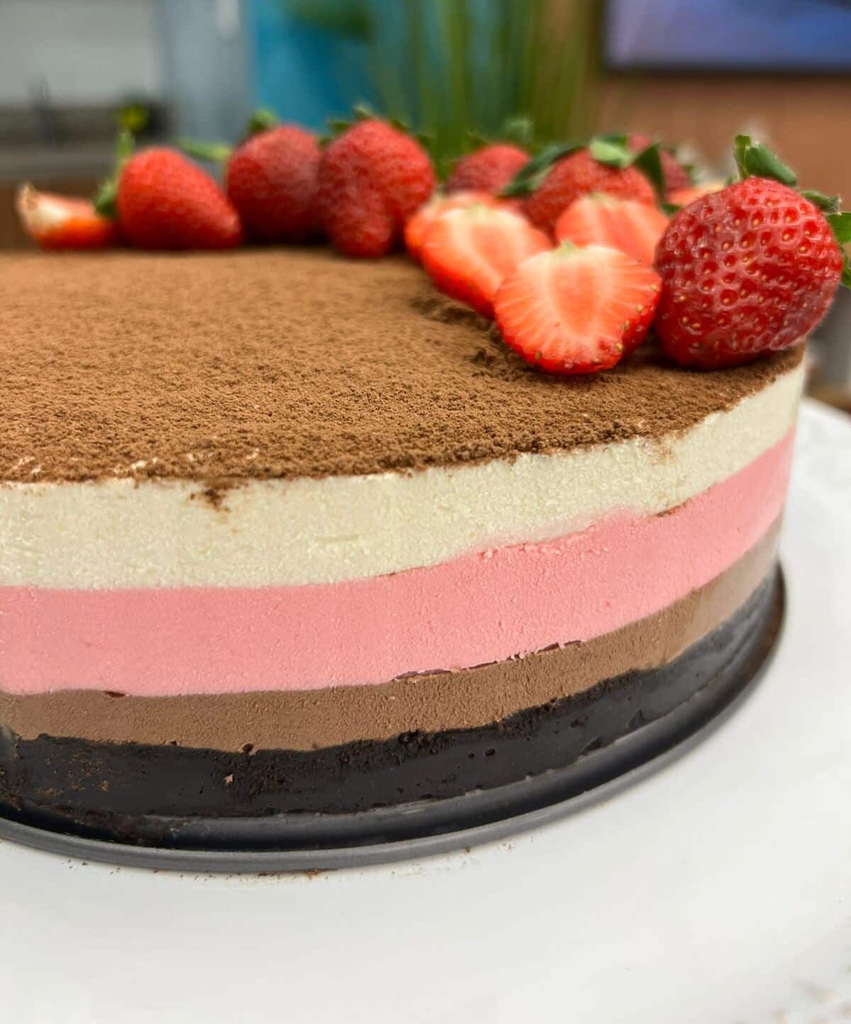 Aprenda a fazer uma deliciosa torta mousse de napolitano!