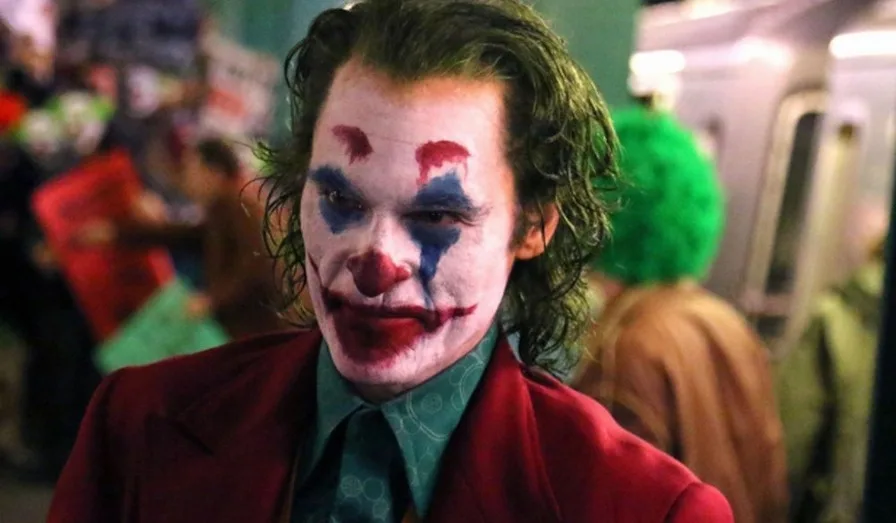 Trailer final do filme Coringa movimenta a internet com incrível atuação de Joaquin Phoenix