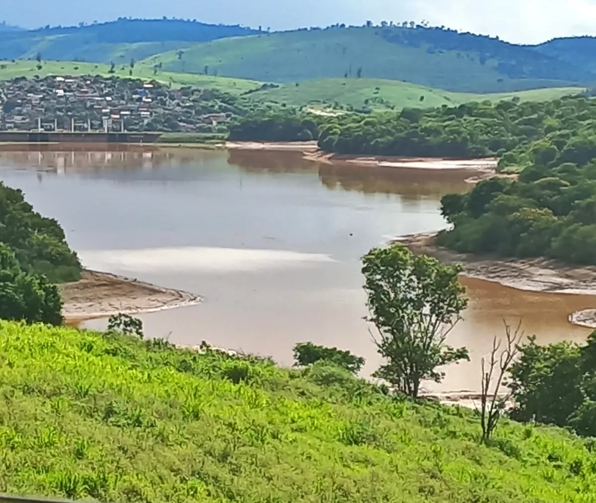 Corpo é encontrado em estado de decomposição em rio de Baixo Guandu