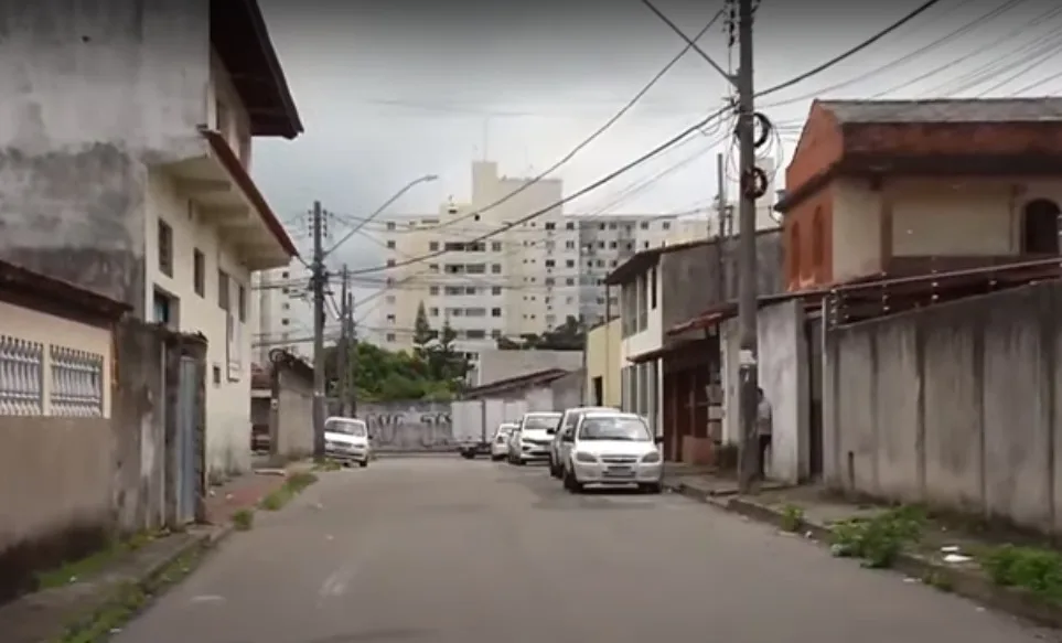 Homem vai parar na UTI após ser esfaqueado em tentativa de assalto na Serra