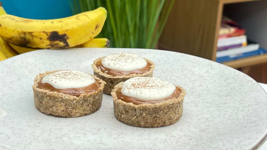 Receita de doce de banana: como fazer torta banoffe saudável