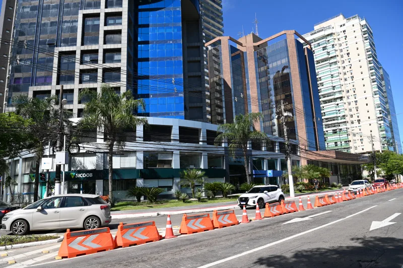 Sinalização na Av. Nossa Senhora dos Navegantes próximo ao Palácio do Café