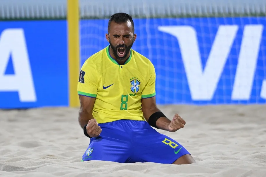 Copa do Mundo de Beach Soccer: Brasil avança em primeiro lugar