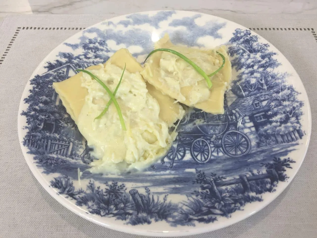 Raviolaccio de Frango ao molho Siciliano