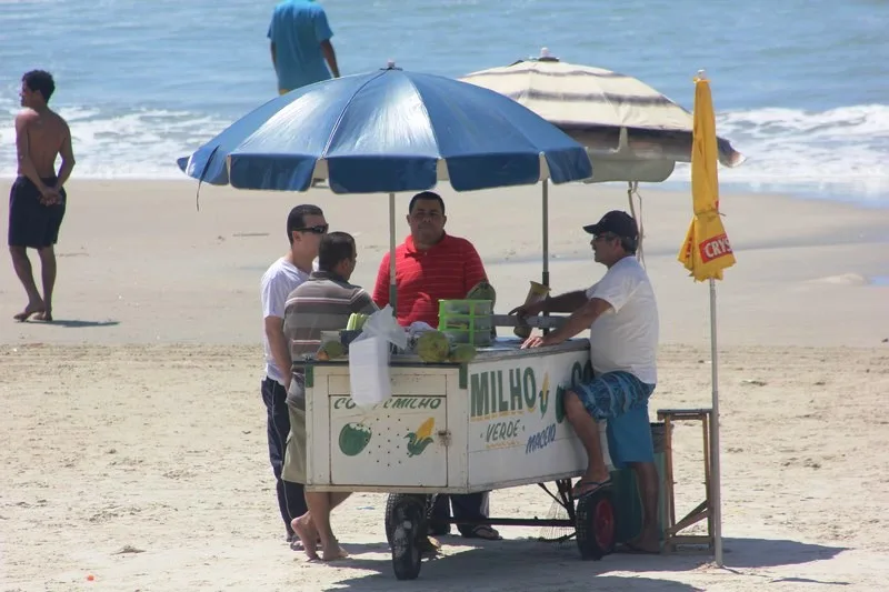 Guarapari: Publicado edital de recadastramento para os ambulantes da orla municipal