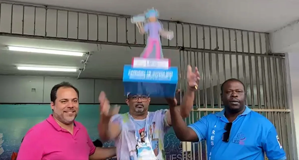 Após quebrar troféu de vice e vídeo viralizar, presidente da São Torquato deixa cargo