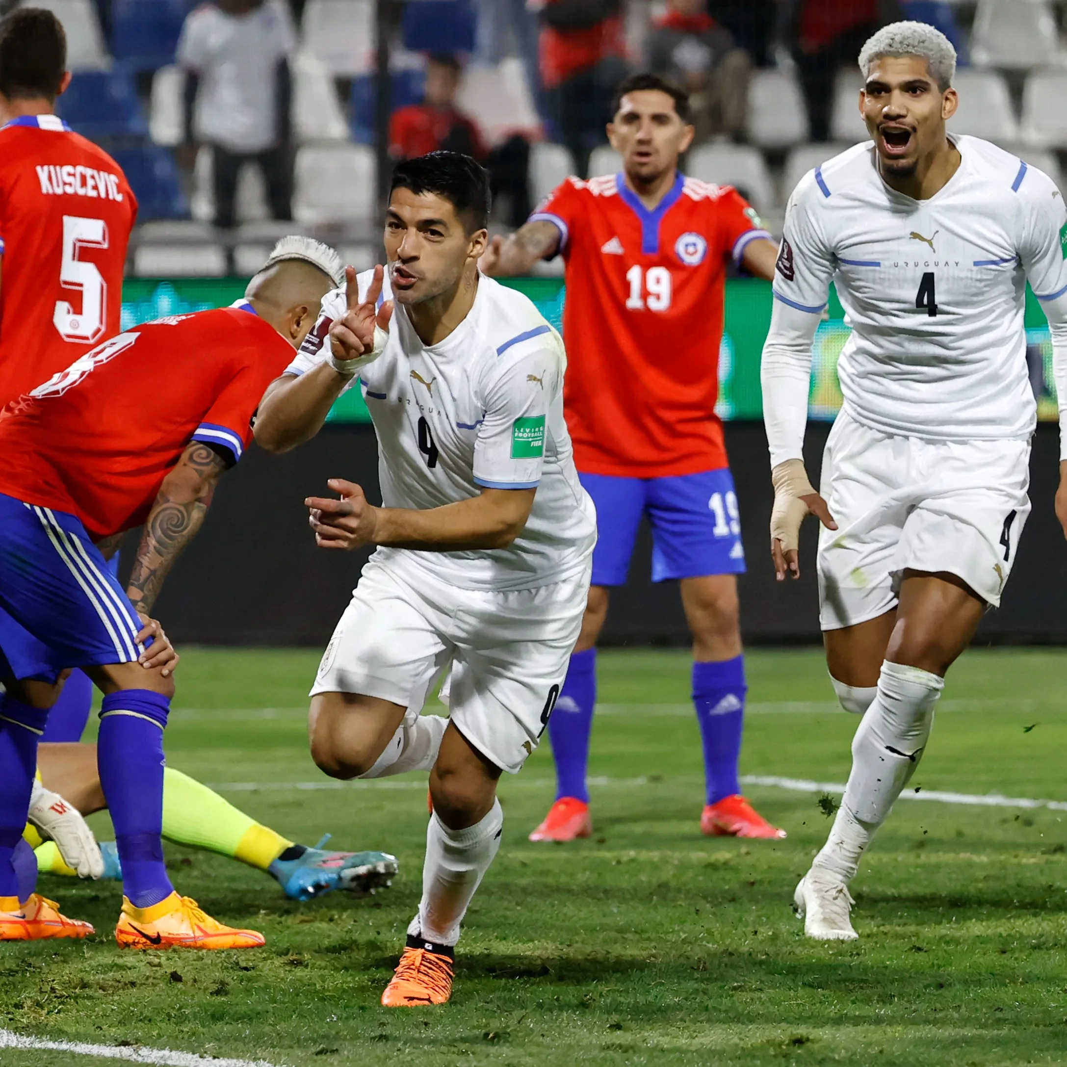 Chile perde para o Uruguai, em Santiago, e fica fora da Copa do Mundo do Catar