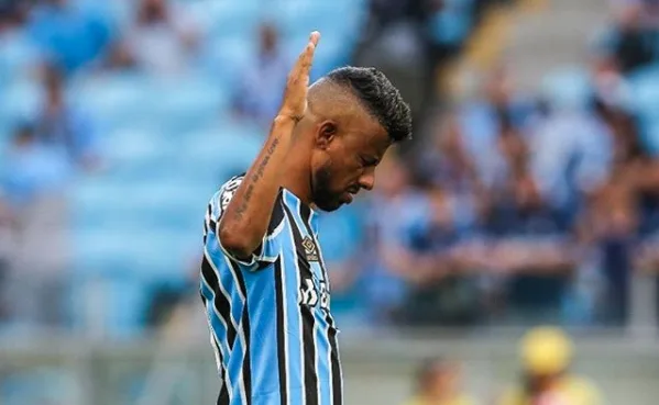 Léo Moura anuncia que deixará o Grêmio após o fim do Brasileirão