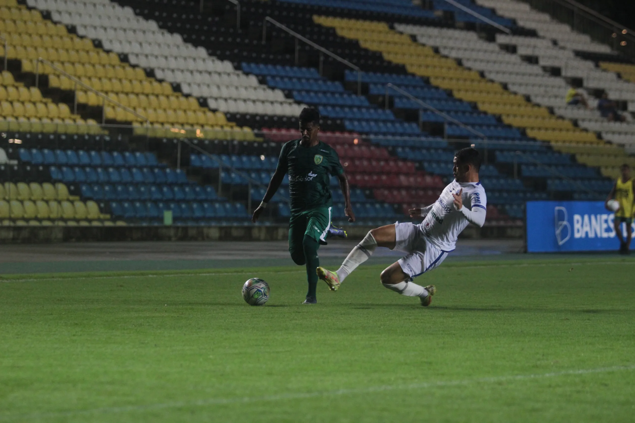 Vitória vence o Porto Vitória no Kleber Andrade e segue 100% no Capixabão