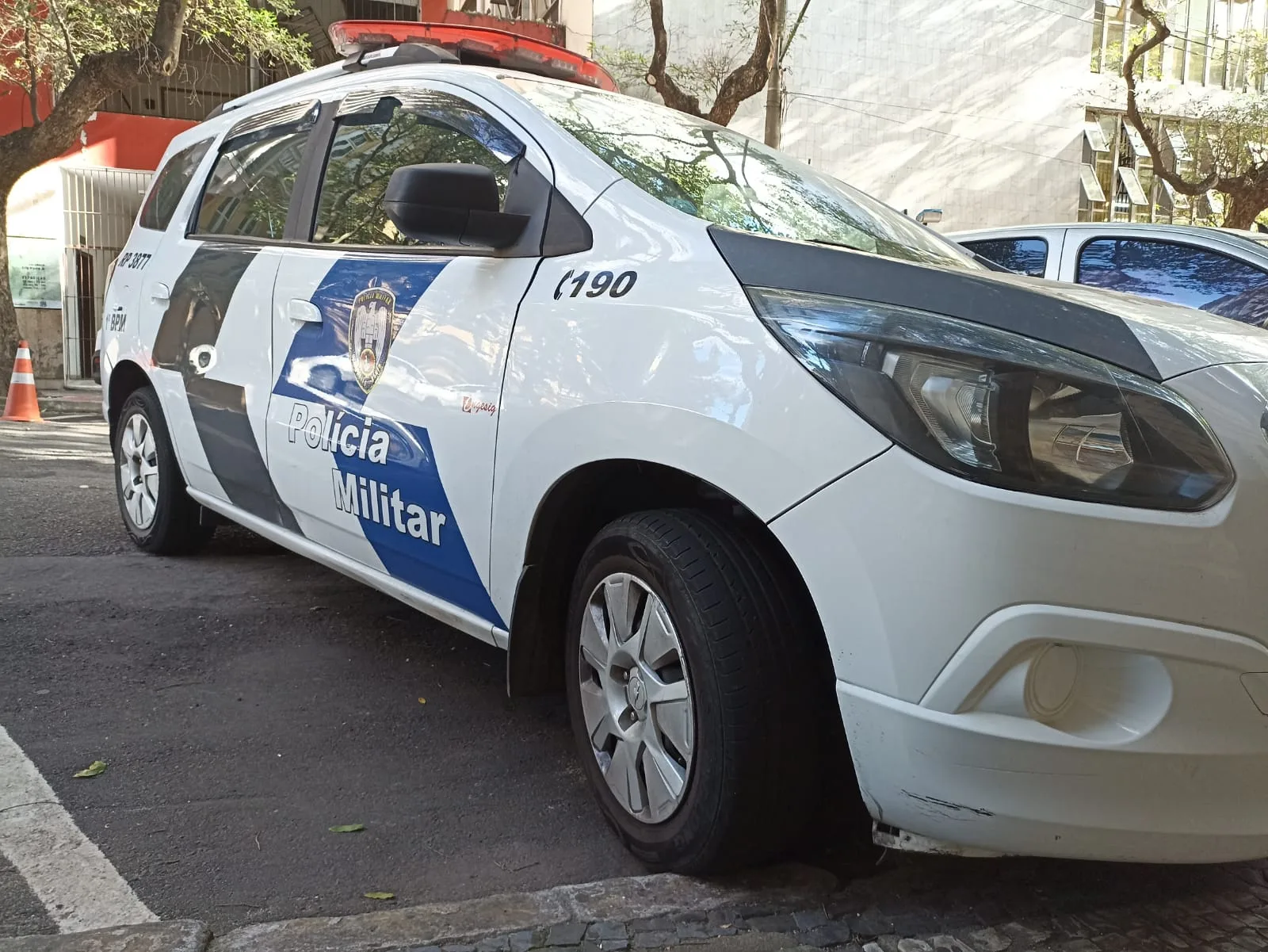 Bandidos invadem agência bancária em Vila Velha e furtam objetos do local