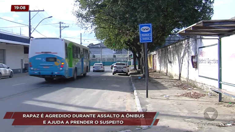 Rapaz é agredido durante assalto a ônibus e ajuda a prender o suspeito