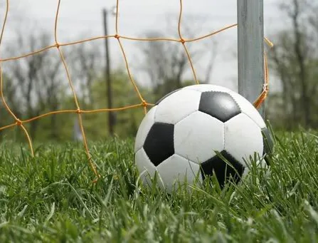 Mulheres em campo contra o câncer no jogo do ESFC com o Vitória