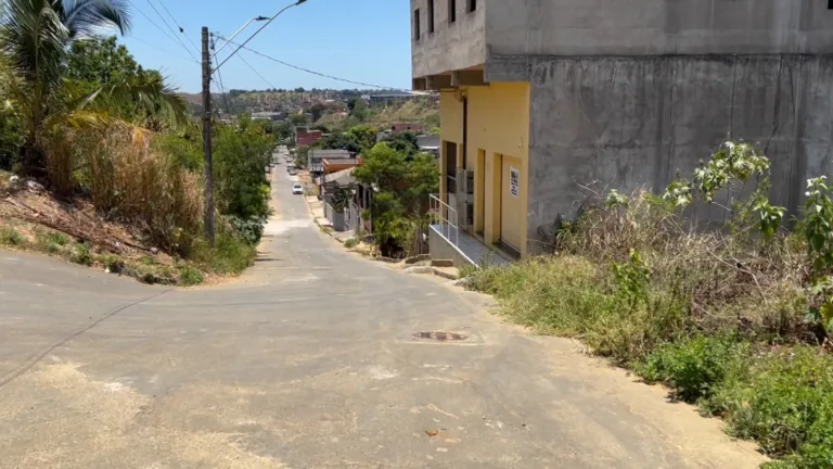 Ladrão rende funcionário e rouba carro dos Correios na Serra