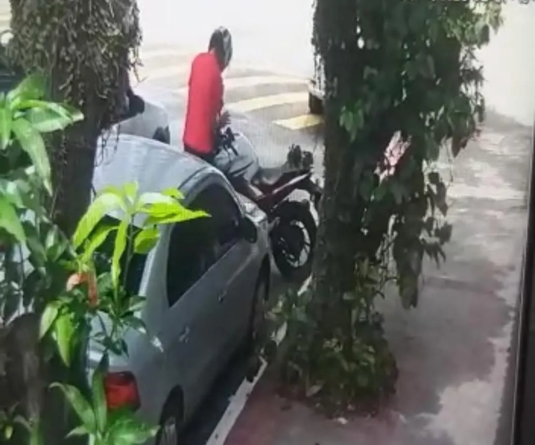 Moto é furtada em plena luz do dia em Itapuã, Vila Velha