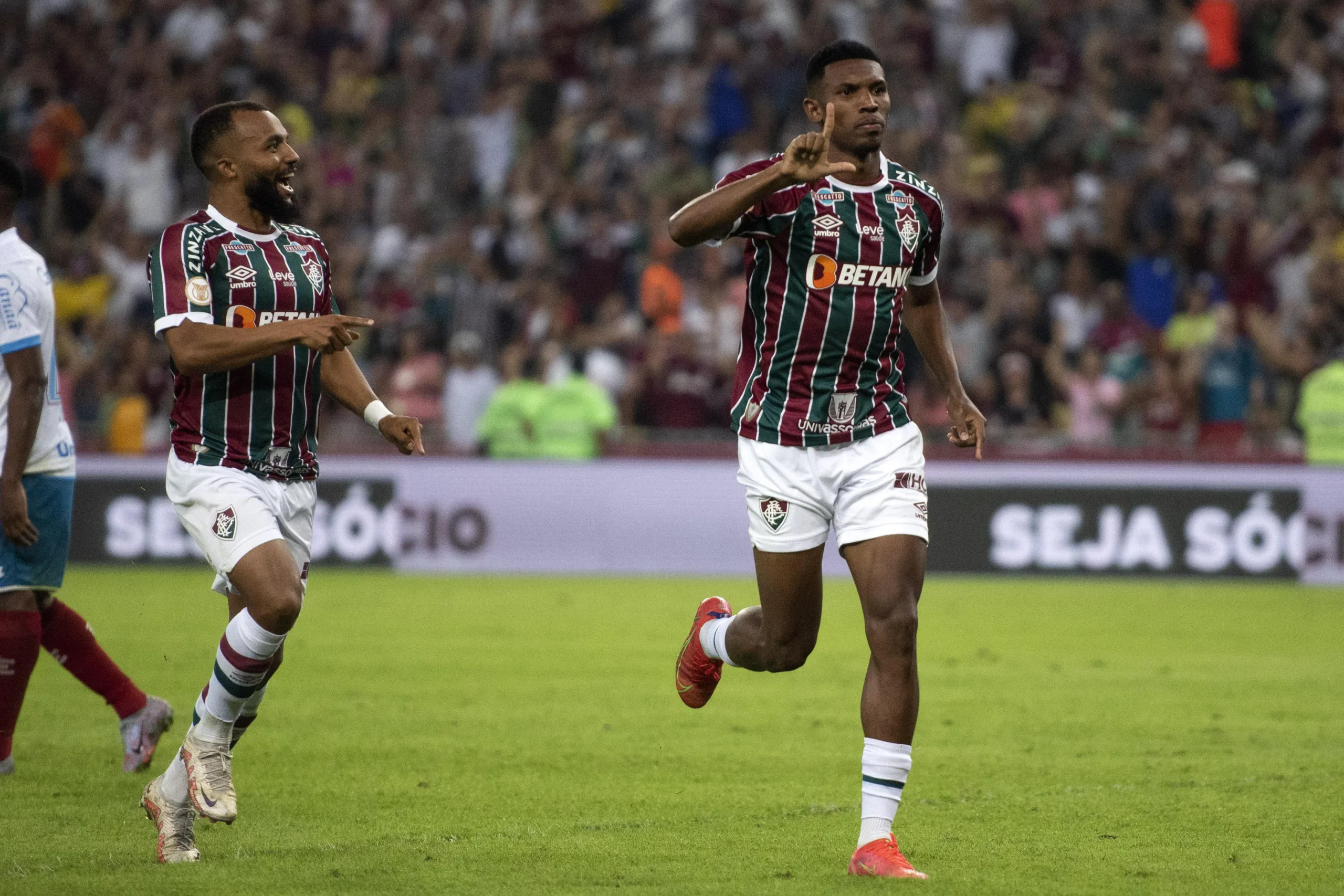 Fluminense encara o desesperado Coritiba para ficar perto dos primeiros lugares do Brasileirão