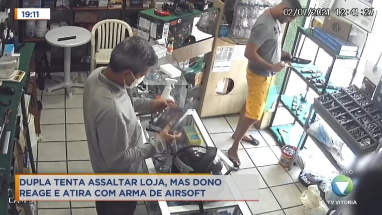 Comerciante reage a assalto a bota bandido pra correr com arma falsa