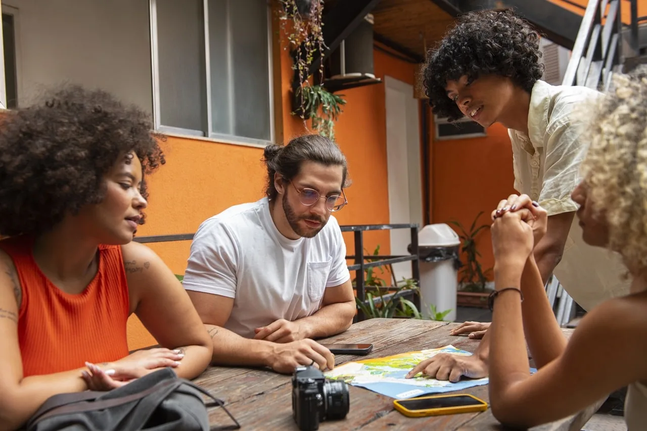 Jovens reunidos: educação e comunicação