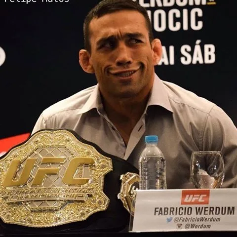 Werdum quer revanche em breve para recuperar cinturão dos pesados do UFC