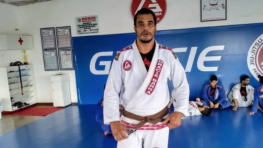 Campeão de jiu-jítsu morre após se engasgar com pedaço de carne