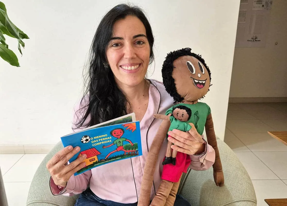 Livro infantil apresenta pontos turísticos de Vitória com realidade aumentada