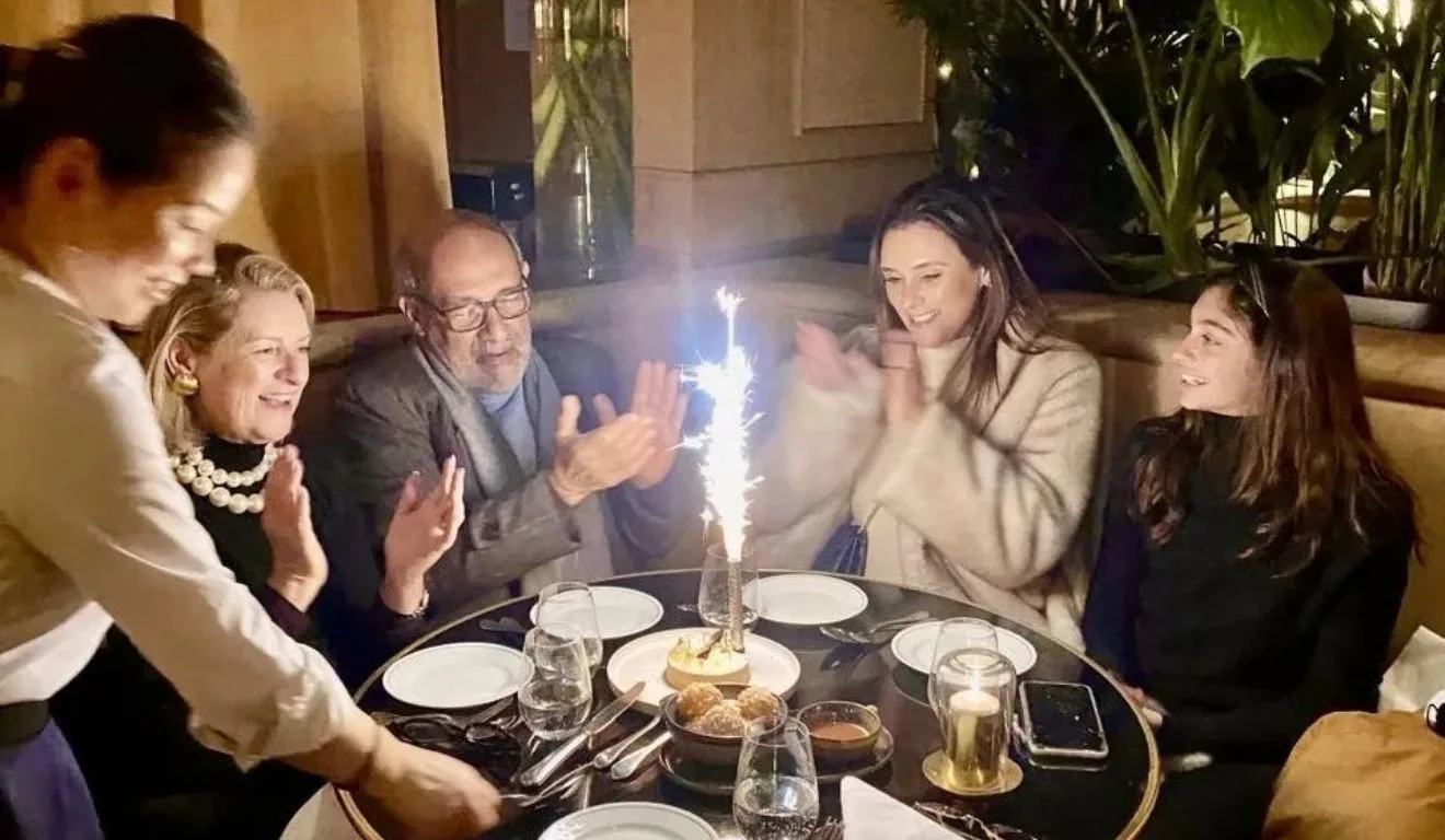 Moyses Nader celebra aniversário em jantar com a família em Paris