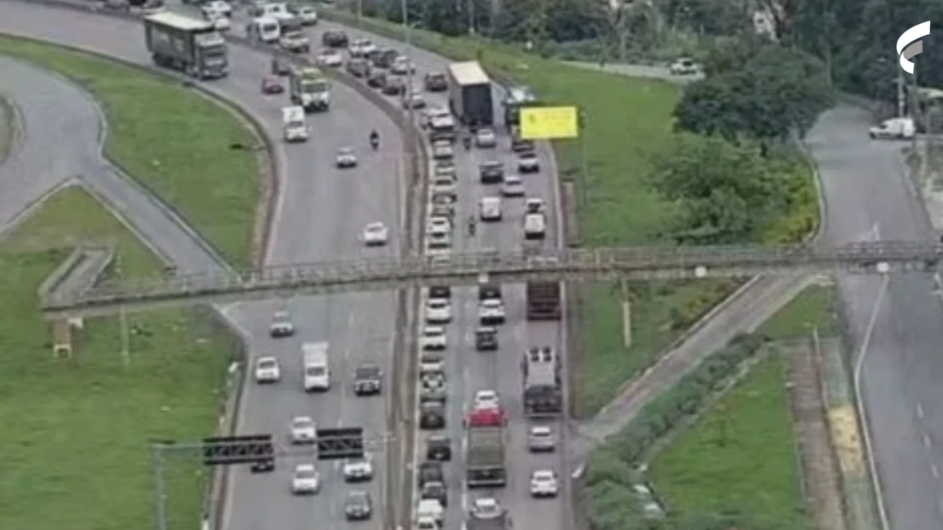 Helicóptero da Globo é atingido ao vivo e transmissão é derrubada às pressas: “Que tudo fique bem”