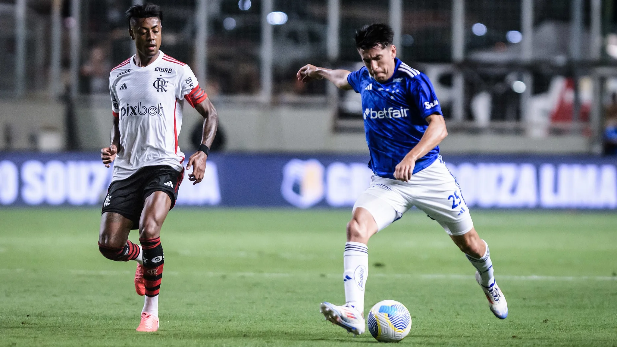 Bruno Henrique é chamado de bandido em jogo contra o Cruzeiro