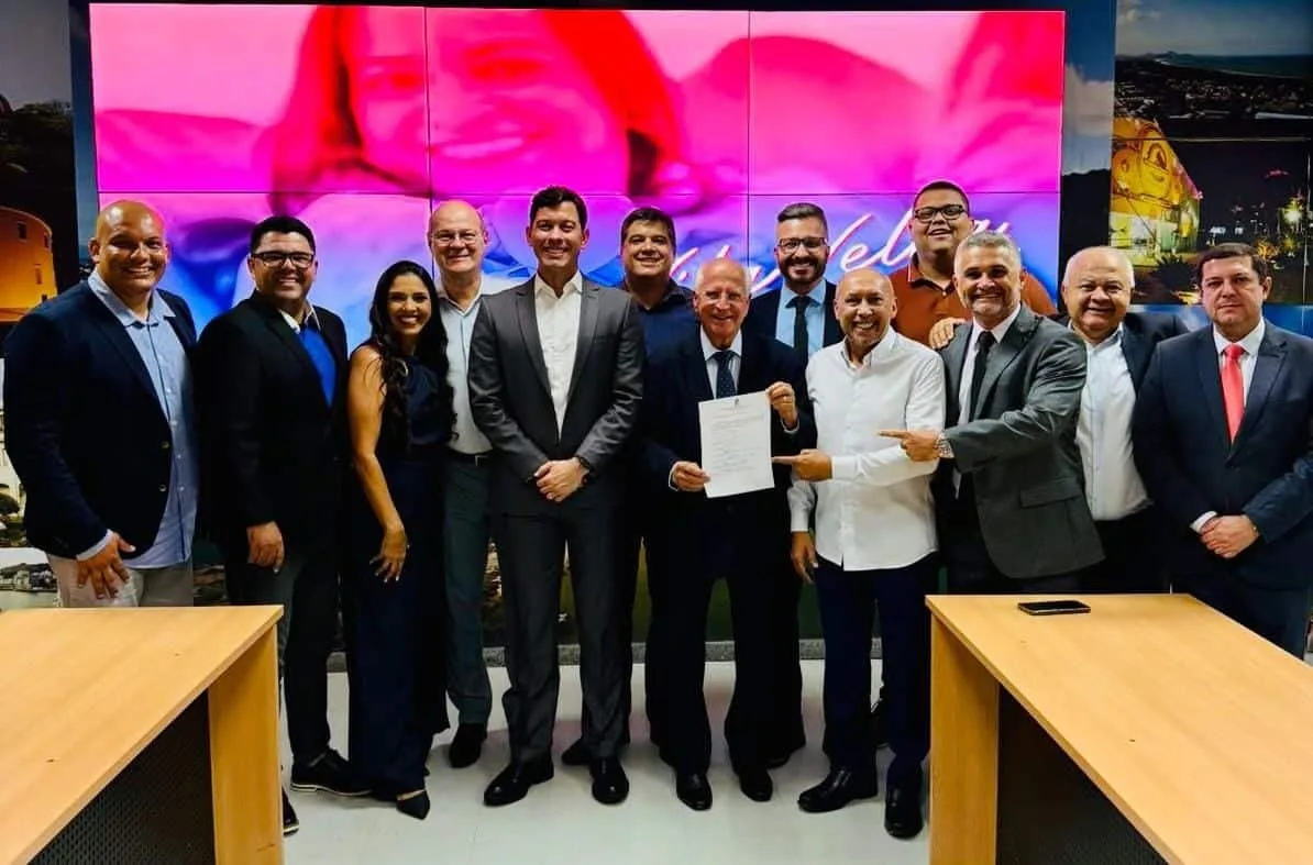 Chapa de Maturano reunida no gabinete do prefeito Arnaldinho