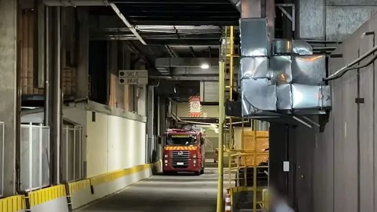 Corpo é encontrado em poço de elevador de shopping de Curitiba