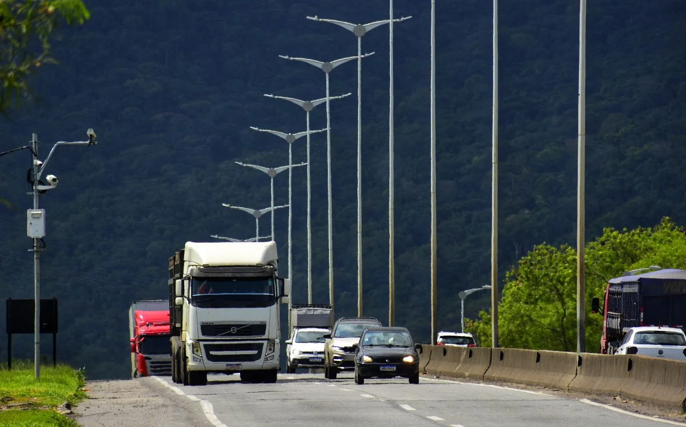 Setor de transportes no ES lidera crescimento no Brasil