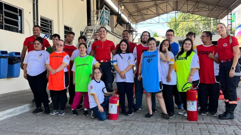 Bombeiros formam nova turma de brigadistas com Síndrome de Down