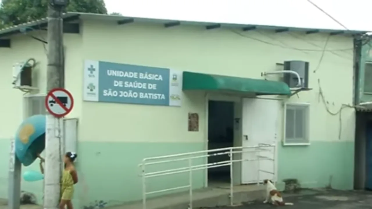 Paciente irritado arremessa objetos de posto de saúde em funcionárias