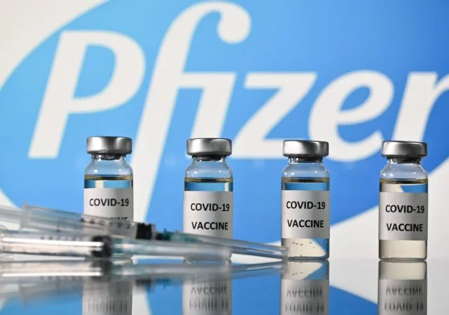 Pfizer reverte prejuízo e tem lucro de US$ 410 milhões do 4º trimestre de 2024