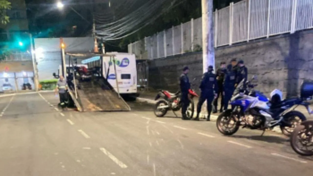 Motociclista fura blitz, é perseguido por 6 km e leva 14 multas em Vitória