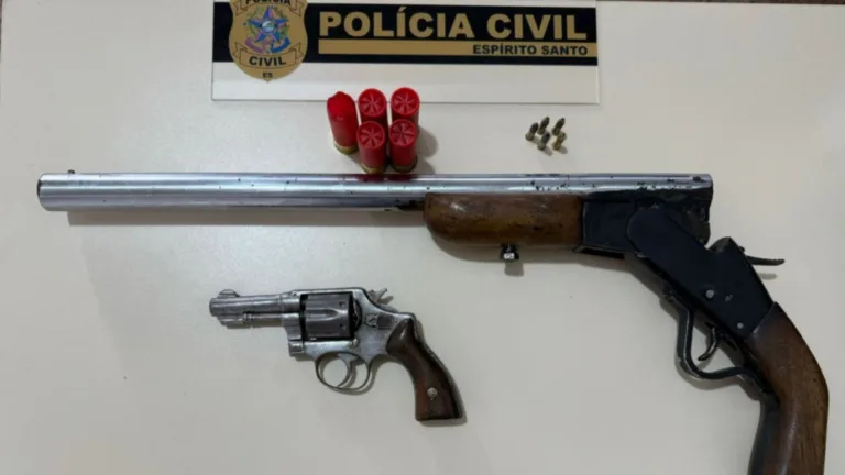 Pai é suspeito de ensinar filhas a atirar e armas são apreendidas no ES