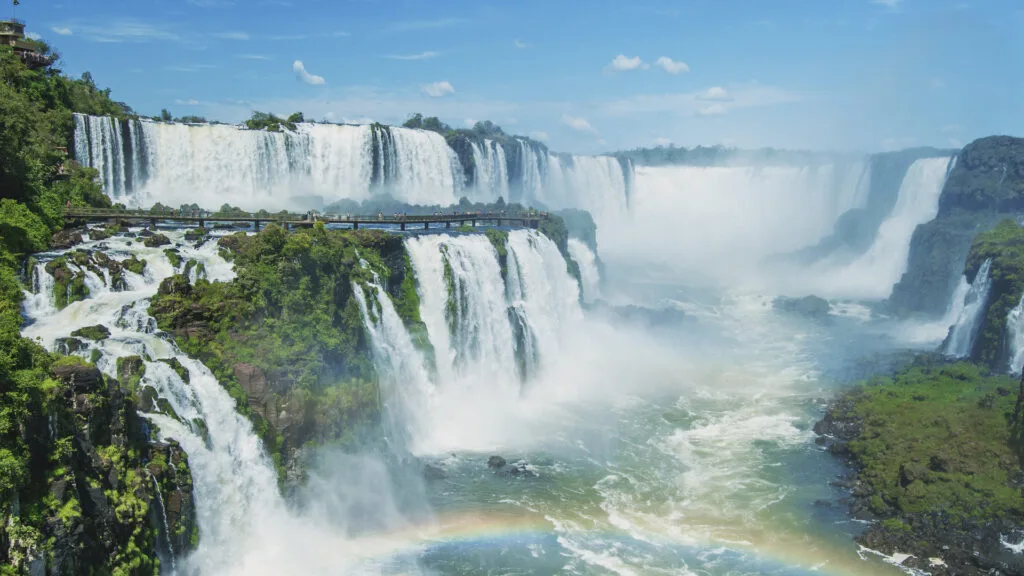 Falta de chuva faz vazão das cataratas do Iguaçu cair 95%