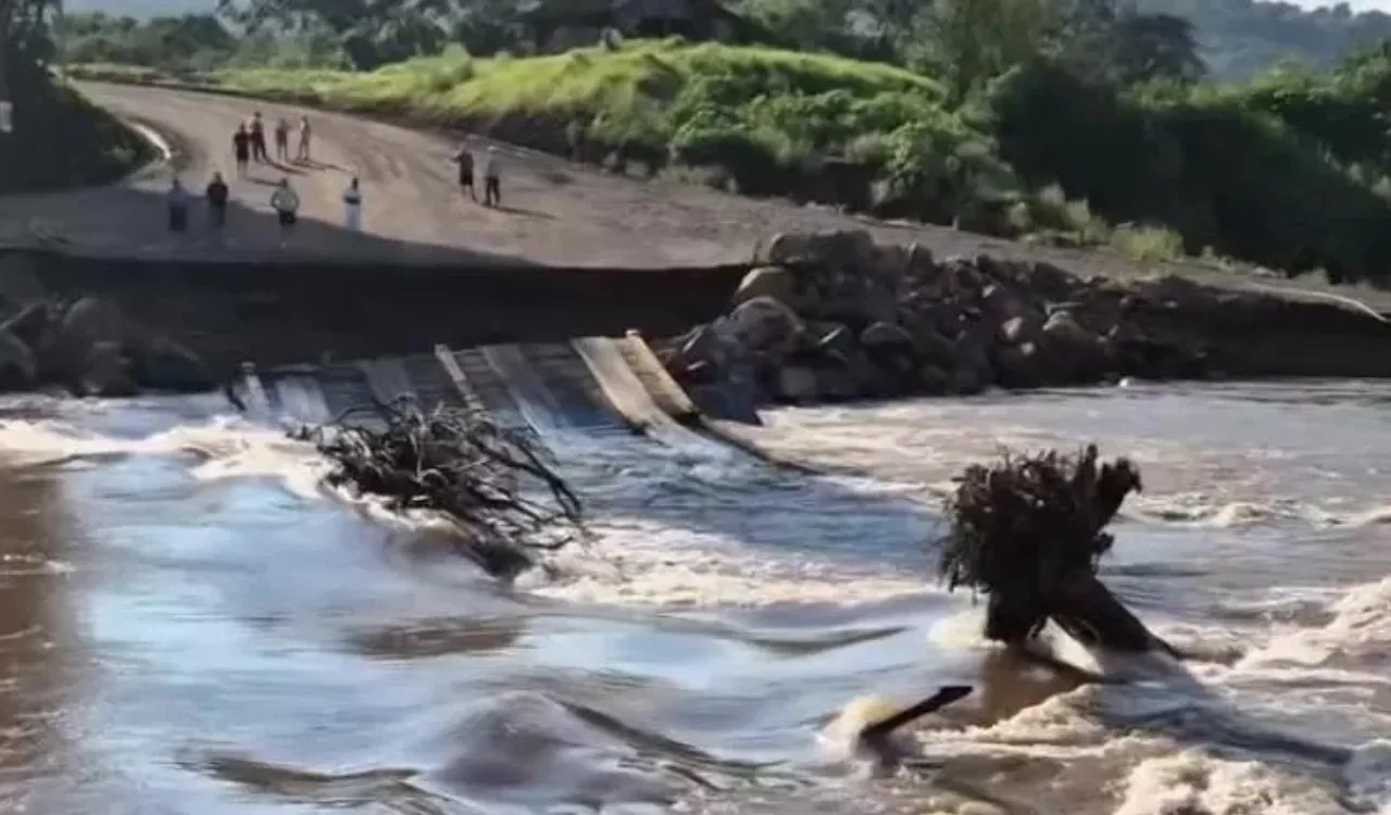 Chuva destrói ponte no Rio Grande do Sul dois meses após inauguração