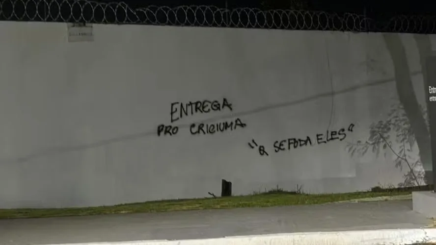 Torcedores pedem para o Flamengo "entregar" o jogo contra o Criciúma