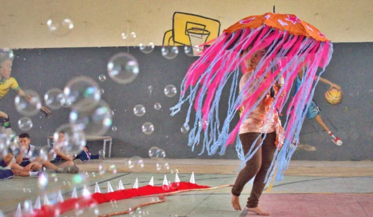 Peça infantil “Se nós fôssemos peixes” (Foto: Reprodução/Sesc