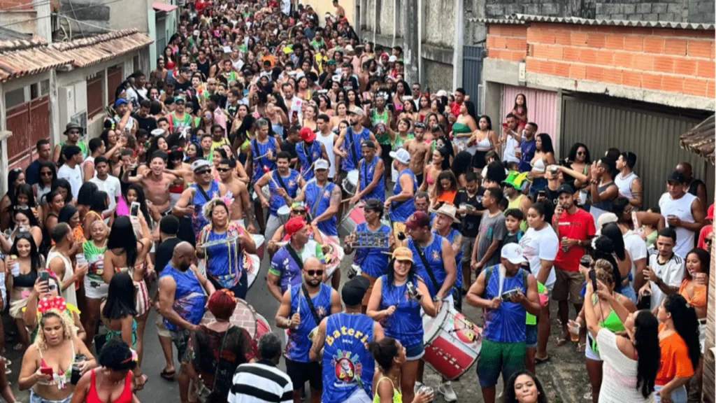 Bloco de rua: cuidados com o cartão podem evitar "ressaca" financeira no Carnaval. Crédito: Jackeline Gomes