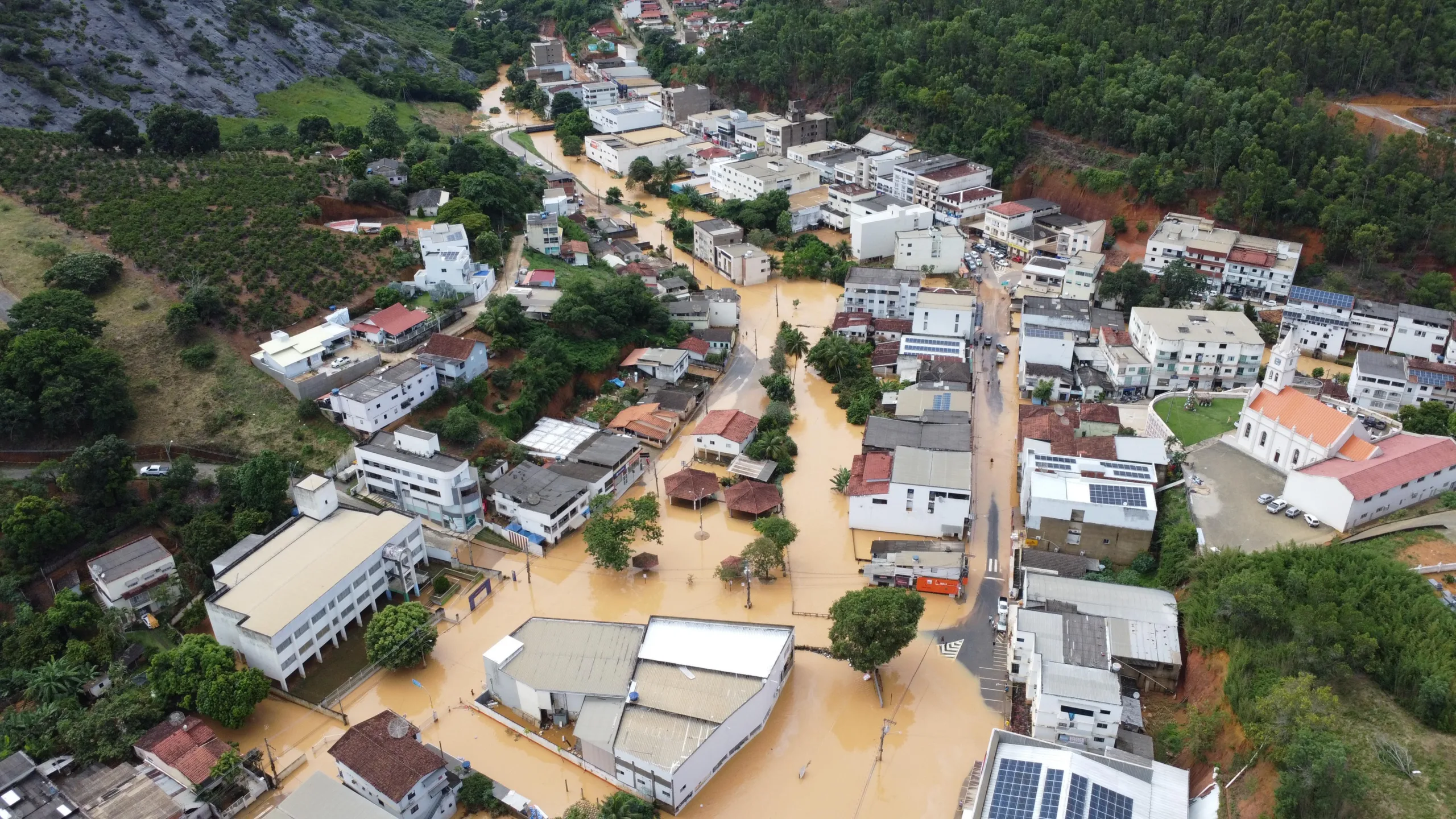 VÍDEO | Imagens aéreas mostram Rio Bananal tomado pelas águas após tempestade